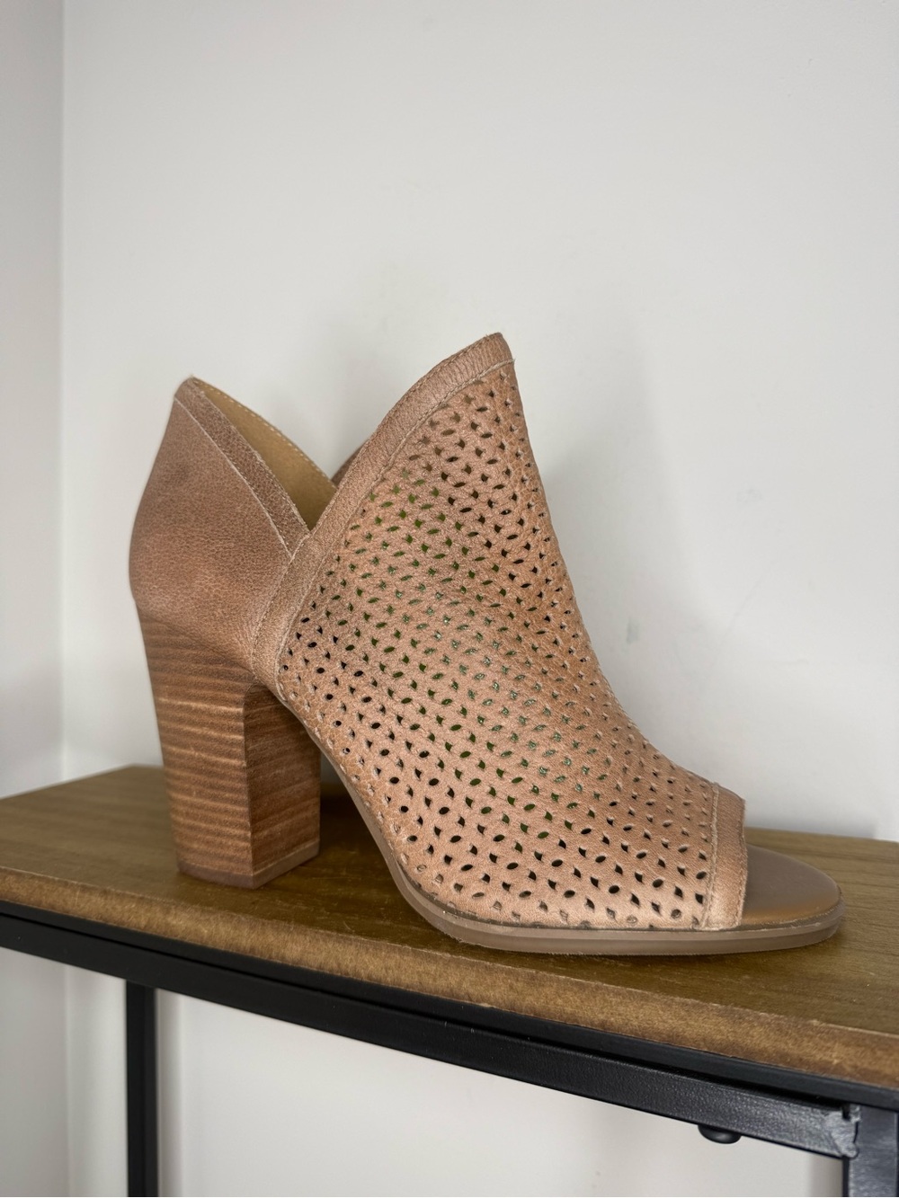 Lucky Brand lively Women’s Open-Toe Perforated Block Heel Bootie